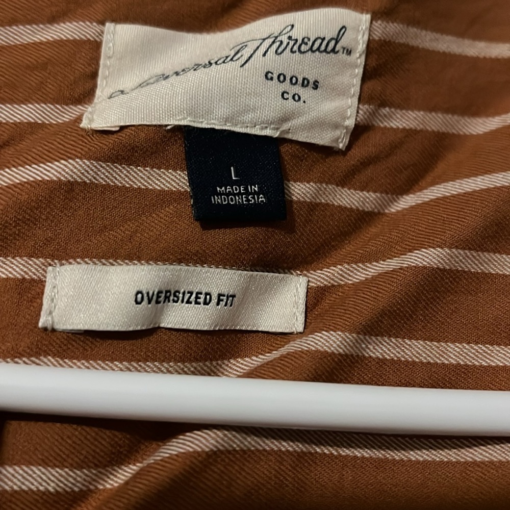 NWOT universal threads button up 😊 - Picture 4 of 5